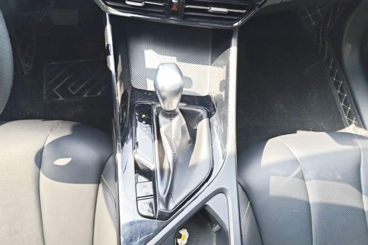 Used Roewe i5 2021 Revised Version 1.5L CVT Diamond Edition Gear Lever