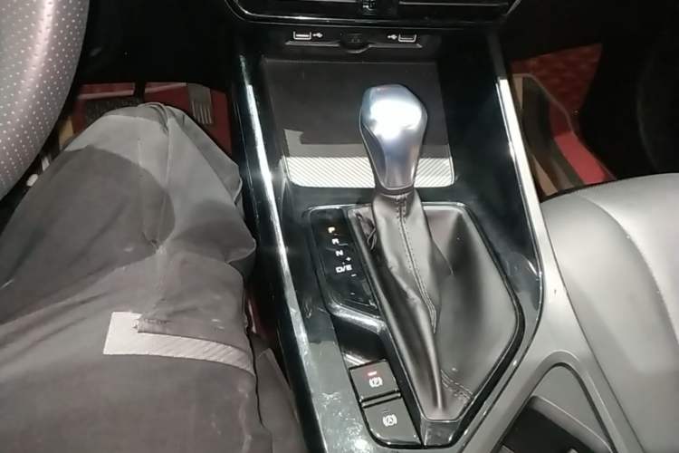 Used Roewe i5 2021 1.5L CVT Diamond Edition Gear Lever