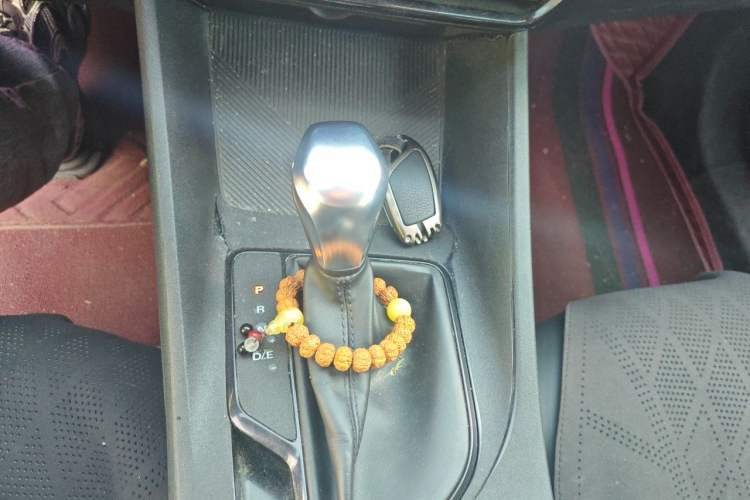 Used Roewe i5 2021 Revised Version 1.5L CVT Diamond Edition Gear Lever
