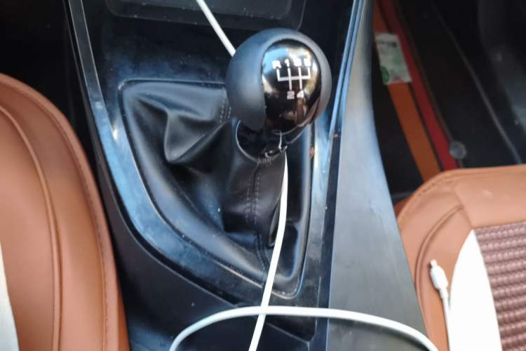 Used Roewe i5 2021 1.5L Manual Diamond Edition Gear Lever