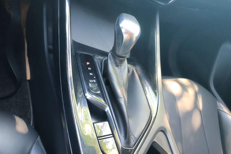 Used Roewe i5 2021 Revised Version 1.5L CVT Diamond Edition Gear Lever