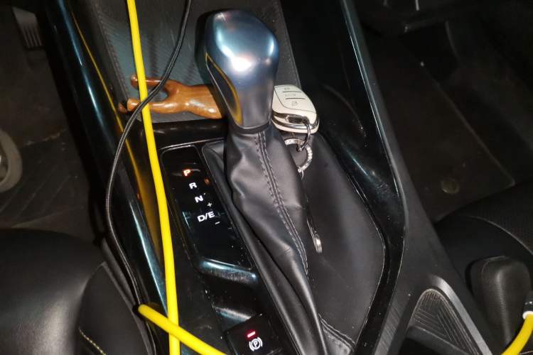 Used Roewe i5 2021 1.5L CVT Diamond Edition Gear Lever