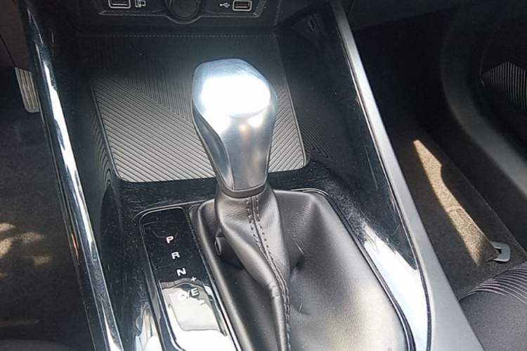 Used Roewe i5 2021 1.5L CVT Platinum Edition Gear Lever