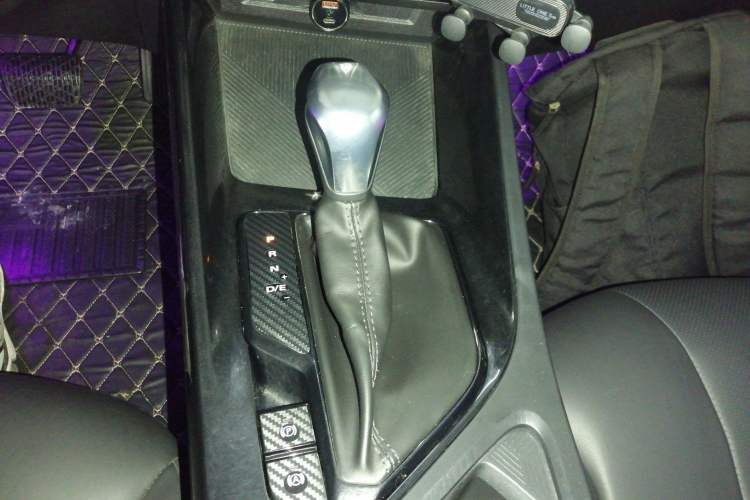 Used Roewe i5 2021 Revised Version 1.5L CVT Diamond Edition Gear Lever