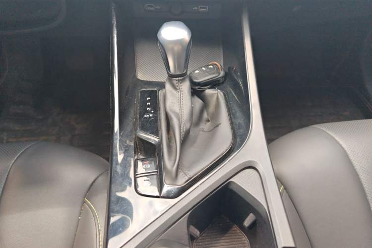 Used Roewe i5 2021 1.5L CVT Diamond Edition Gear Lever