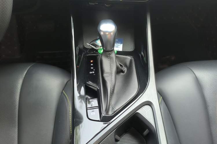 Used Roewe i5 2021 1.5L CVT Diamond Edition Gear Lever