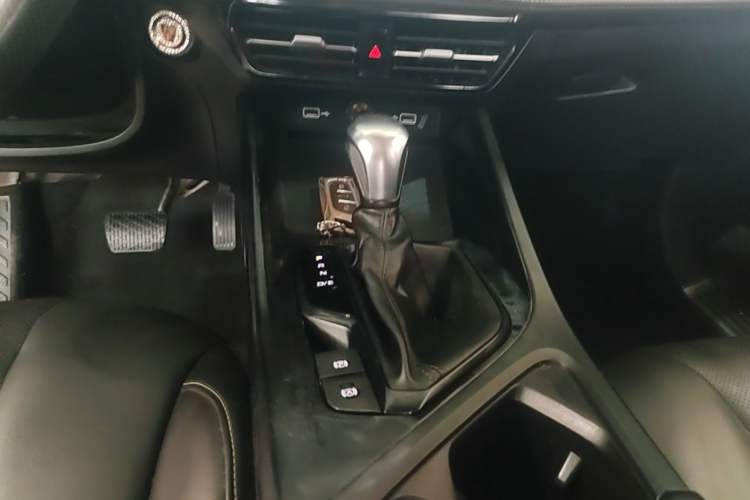 Used Roewe i5 2021 1.5L CVT Diamond Edition Gear Lever