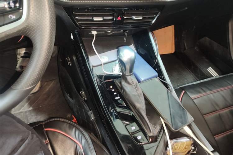 Used Roewe i5 2021 1.5L CVT Starry Edition Gear Lever
