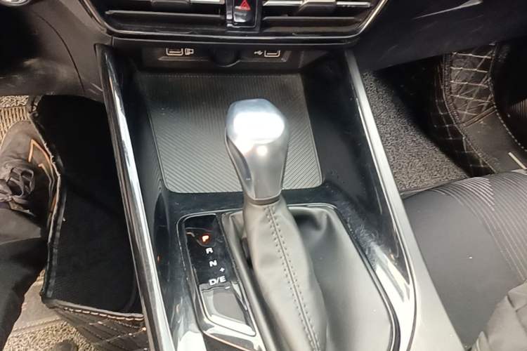 Used Roewe i5 2021 1.5L CVT Platinum Edition Gear Lever