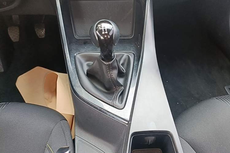 Used Roewe i5 2021 1.5L Manual Platinum Edition Gear Lever