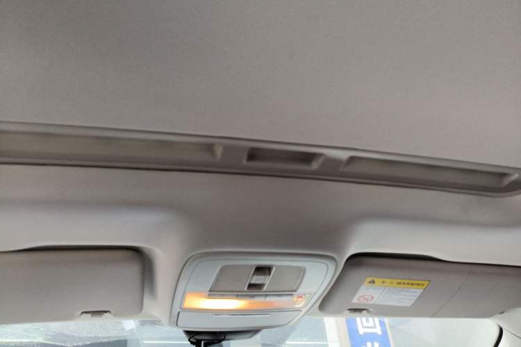 Used Roewe i5 2021 Revised Version 1.5L CVT Diamond Edition Headliner