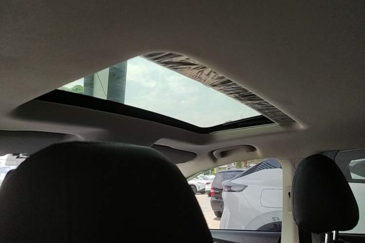 Used Roewe i5 2021 1.5L CVT Platinum Edition Headliner