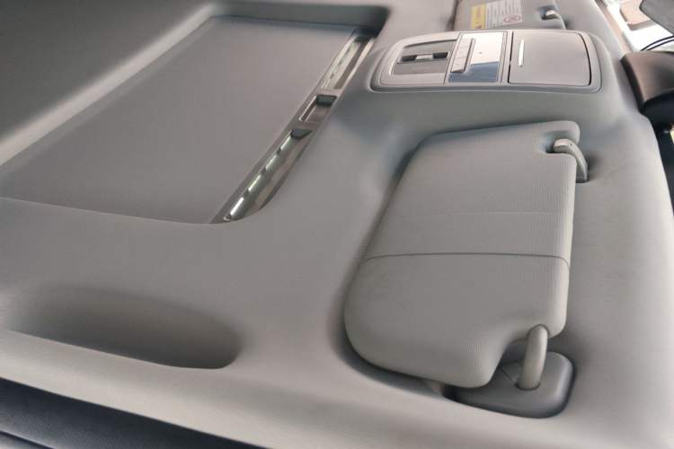 Used Roewe i5 2021 Revised Version 1.5L CVT Diamond Edition Headliner
