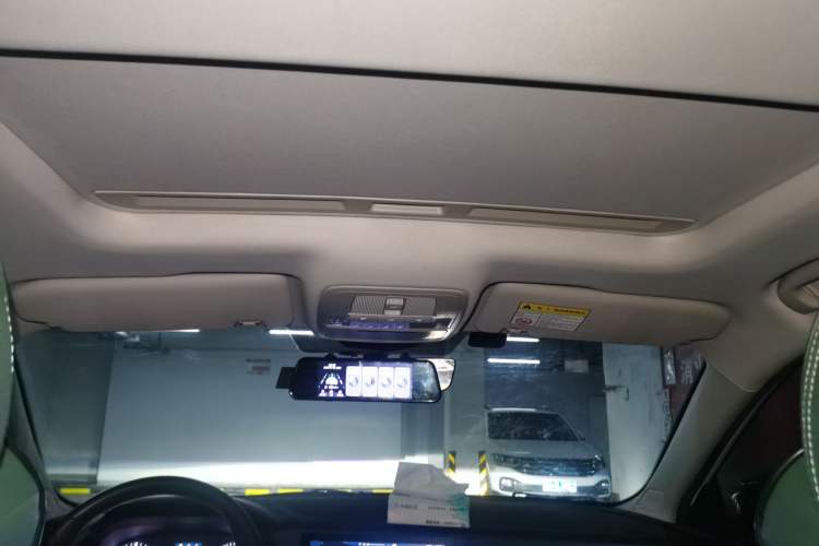 Used Roewe i5 2021 1.5L CVT Black Gold Edition Headliner