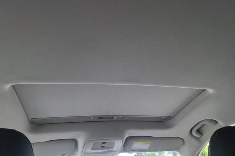 Used Roewe i5 2021 1.5L CVT Black Gold Edition Headliner