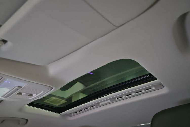 Used Roewe i5 2021 Revised Version 1.5L CVT Diamond Edition Headliner