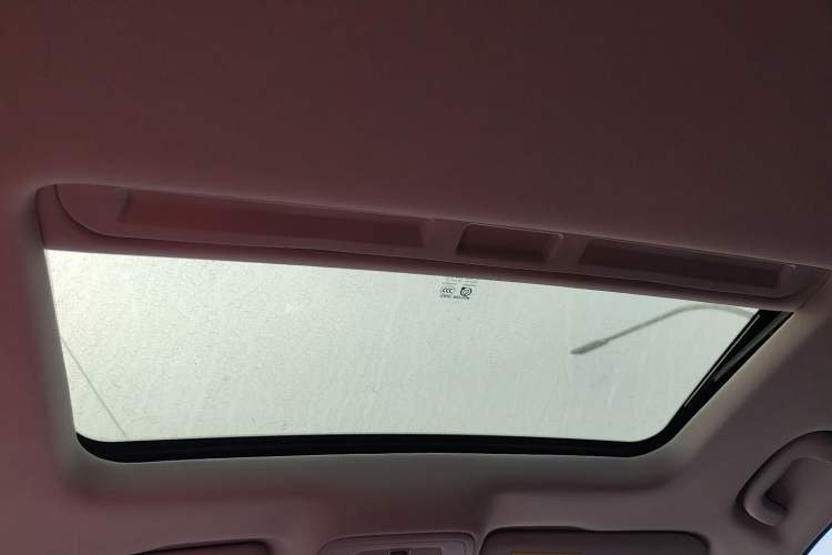 Used Roewe i5 2021 Revised Version 1.5L CVT Diamond Edition Headliner