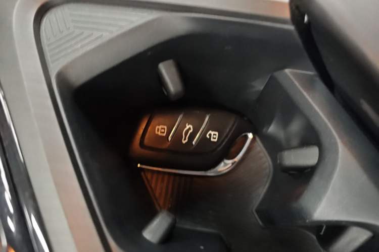 Used Roewe i5 2021 1.5L CVT Platinum Edition Interior 1