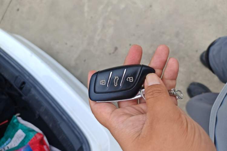Used Roewe i5 2021 1.5L Manual Diamond Edition Interior 1