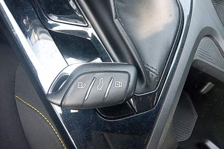 Used Roewe i5 2021 1.5L CVT Platinum Edition Interior 1