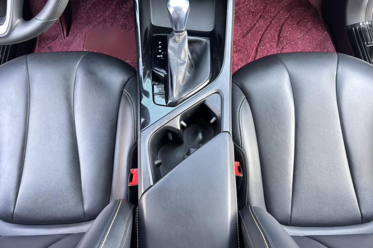 Used Roewe i5 2021 1.5L CVT Diamond Edition Interior 12