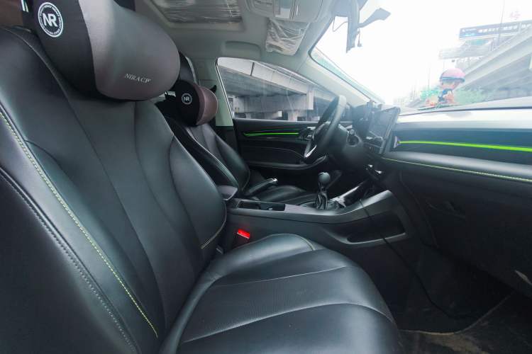 Used Roewe i5 2021 1.5L Manual Diamond Edition Interior 2