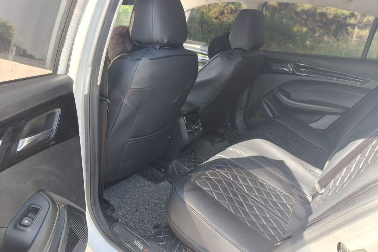 Used Roewe i5 2021 1.5L Manual Platinum Edition Interior 2