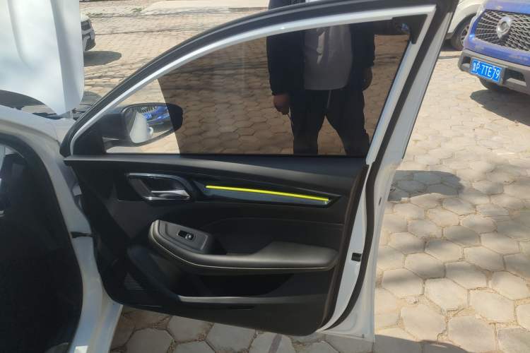 Used Roewe i5 2021 1.5L CVT Platinum Edition Interior 2