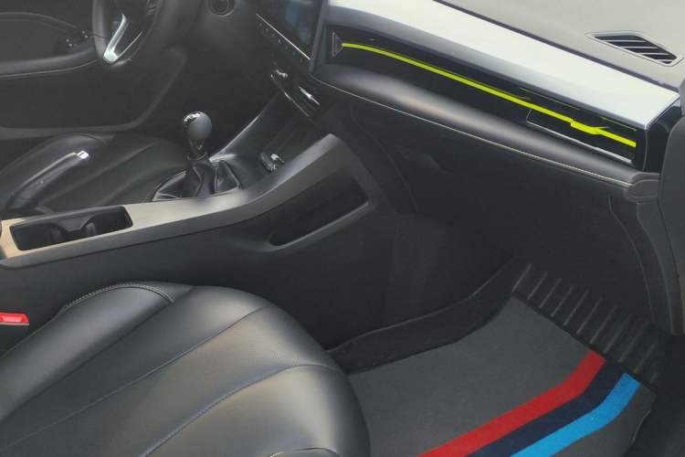 Used Roewe i5 2021 1.5L Manual Diamond Edition Interior 2