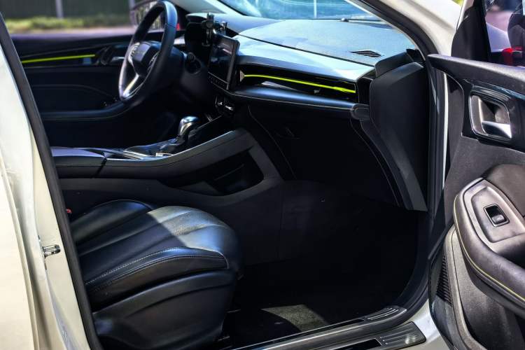 Used Roewe i5 2021 1.5L CVT Diamond Edition Interior 2