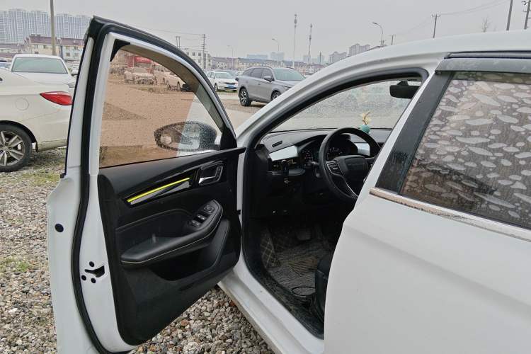 Used Roewe i5 2021 1.5L CVT Platinum Edition Interior 3