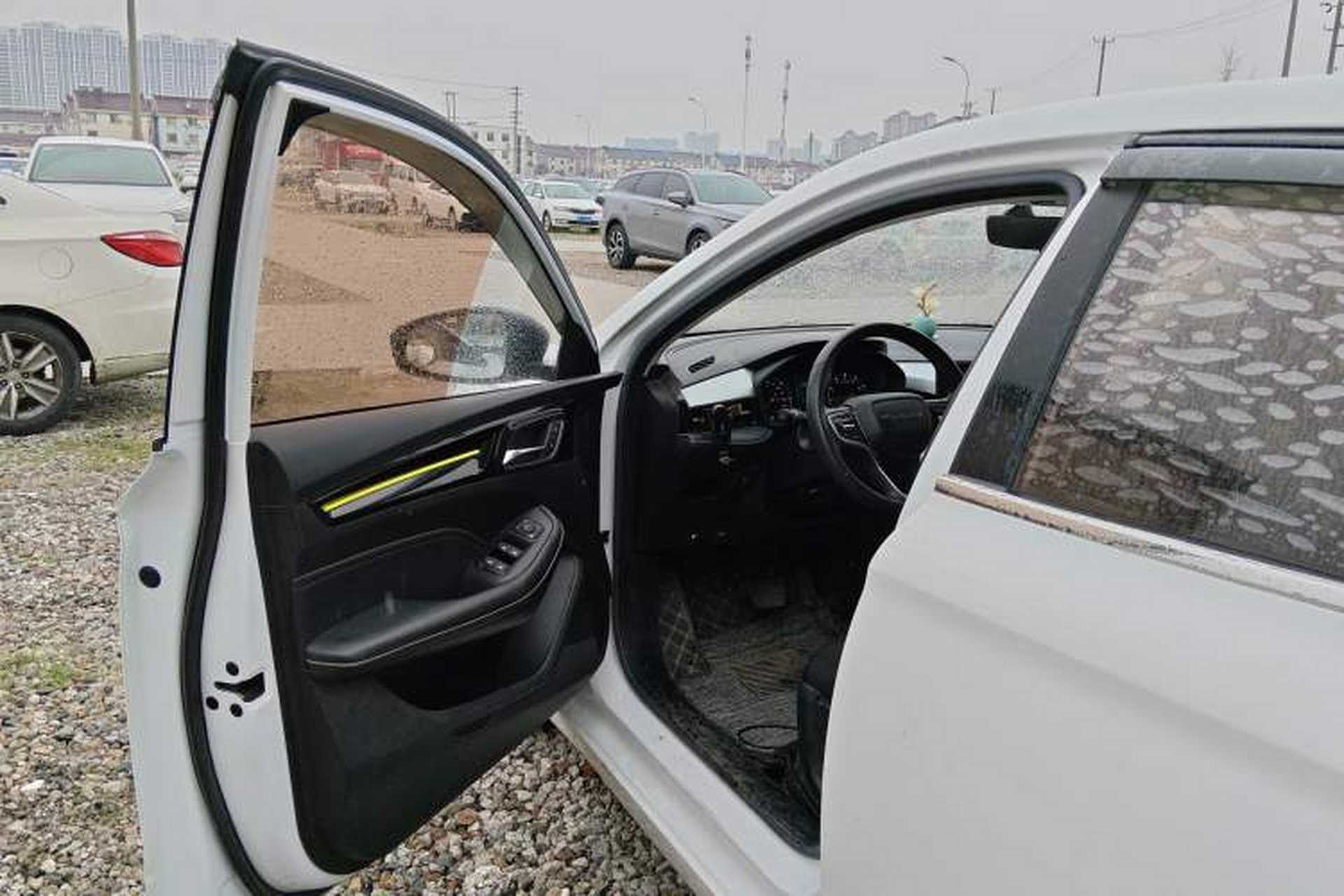 Used Roewe i5 2021 1.5L CVT Platinum Edition Interior 3