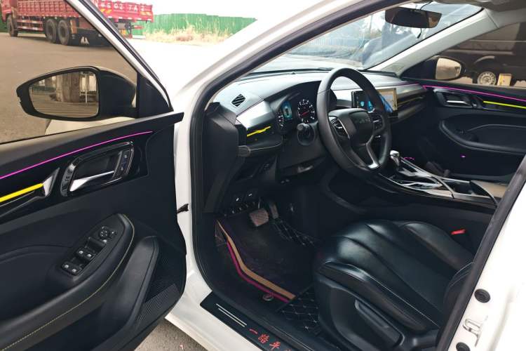 Used Roewe i5 2021 1.5L CVT Black Gold Edition Interior 3