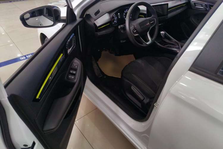 Used Roewe i5 2021 1.5L CVT Platinum Edition Interior 3