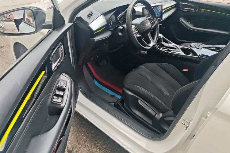 Used Roewe i5 2021 1.5L CVT Platinum Edition Interior 3