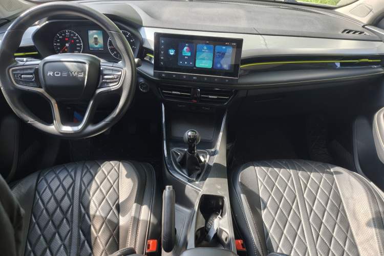 Used Roewe i5 2021 1.5L Manual Platinum Edition Interior 3