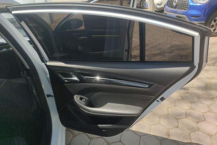 Used Roewe i5 2021 1.5L CVT Platinum Edition Interior 3