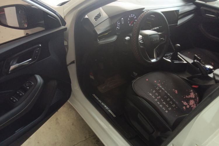 Used Roewe i5 2021 1.5L Manual Platinum Edition Interior 3