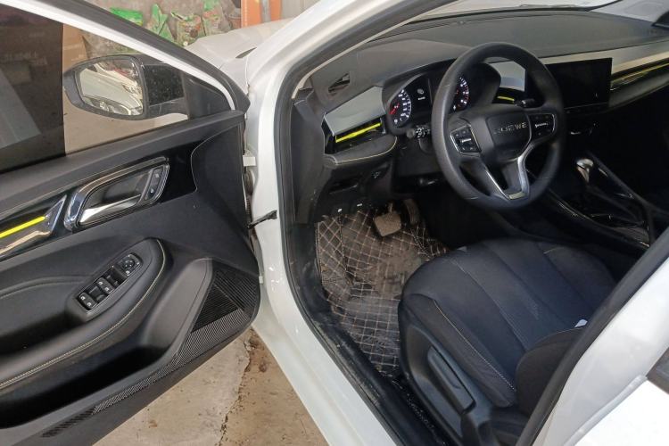 Used Roewe i5 2021 1.5L CVT Platinum Edition Interior 3