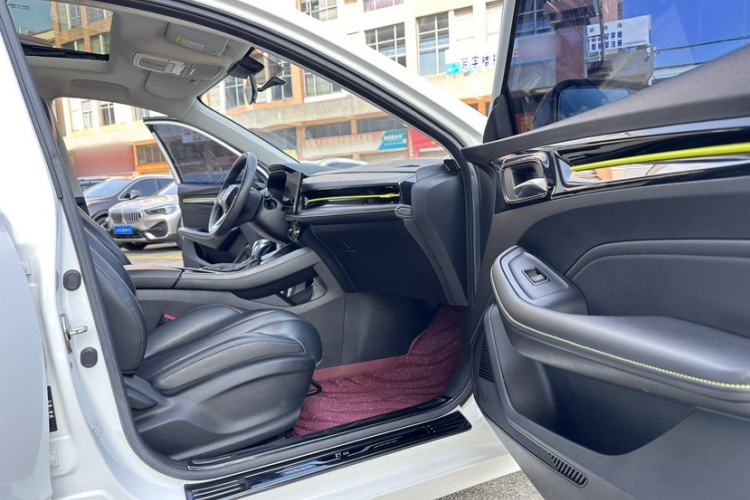 Used Roewe i5 2021 1.5L CVT Diamond Edition Interior 3