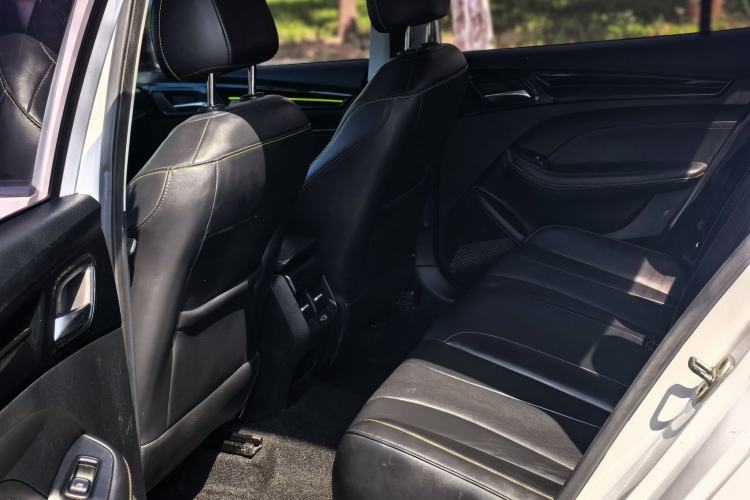 Used Roewe i5 2021 1.5L CVT Diamond Edition Interior 3