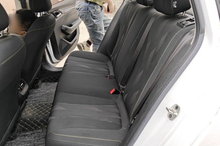 Used Roewe i5 2021 1.5L CVT Platinum Edition Interior 4
