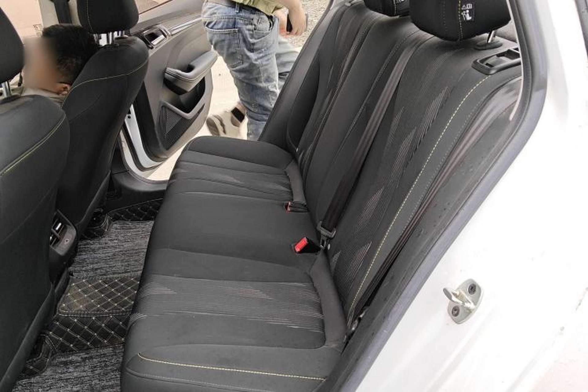 Used Roewe i5 2021 1.5L CVT Platinum Edition Interior 4