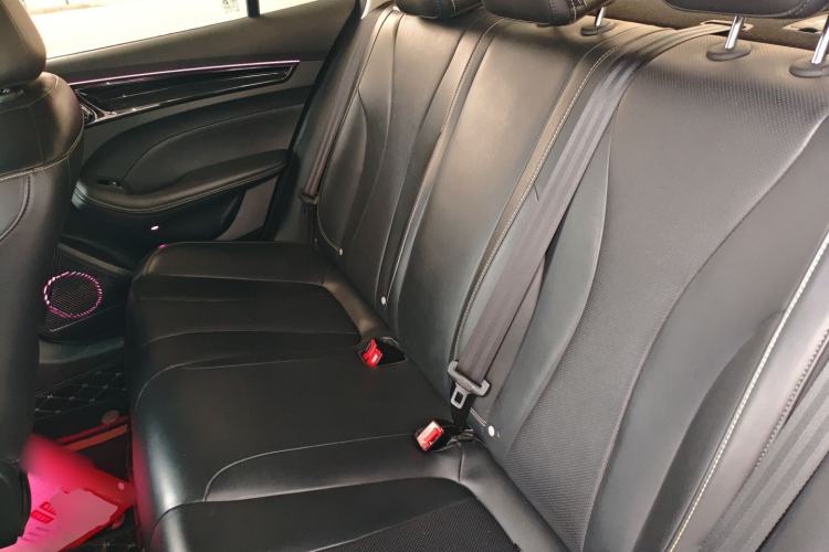 Used Roewe i5 2021 1.5L CVT Black Gold Edition Interior 4