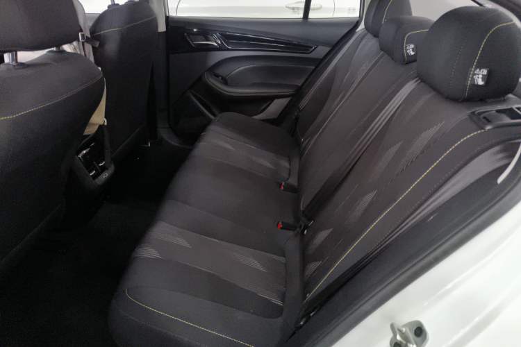 Used Roewe i5 2021 1.5L CVT Platinum Edition Interior 4