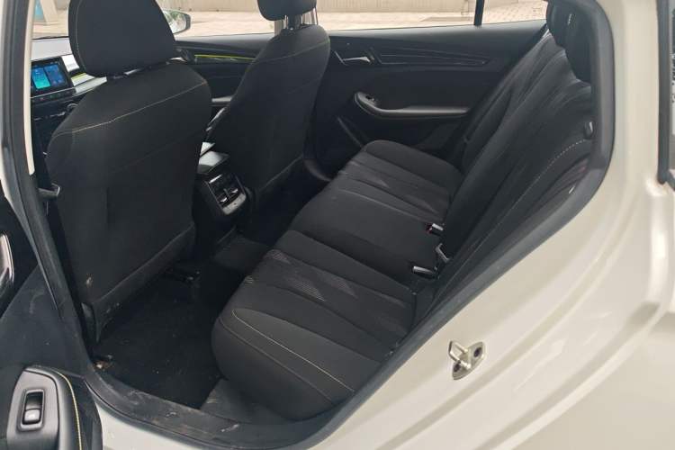 Used Roewe i5 2021 1.5L CVT Platinum Edition Interior 4