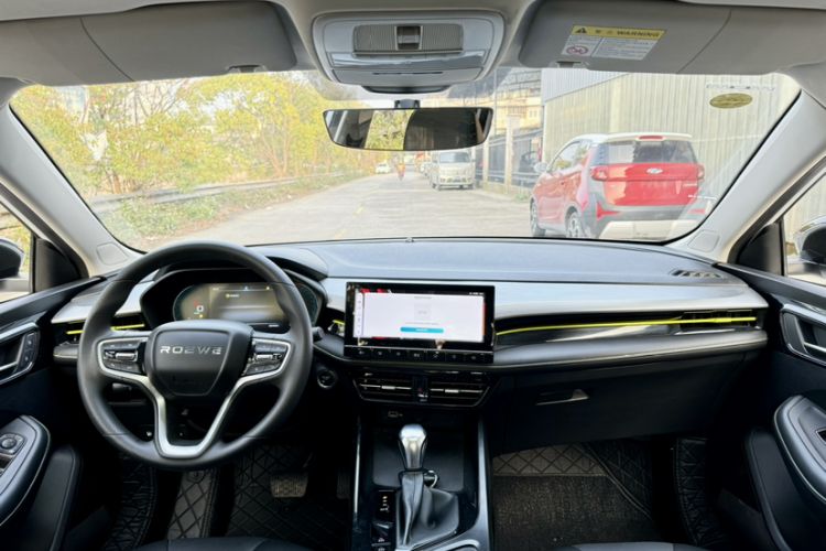 Used Roewe i5 2021 Revised Version 1.5L CVT Diamond Edition Interior 4