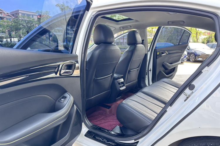 Used Roewe i5 2021 1.5L CVT Diamond Edition Interior 4