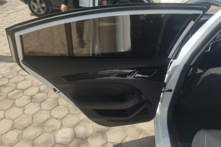 Used Roewe i5 2021 1.5L CVT Platinum Edition Interior 5