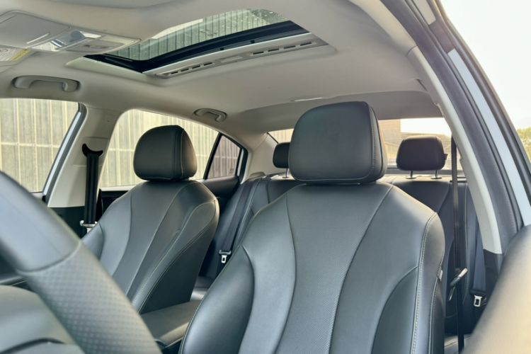 Used Roewe i5 2021 Revised Version 1.5L CVT Diamond Edition Interior 5